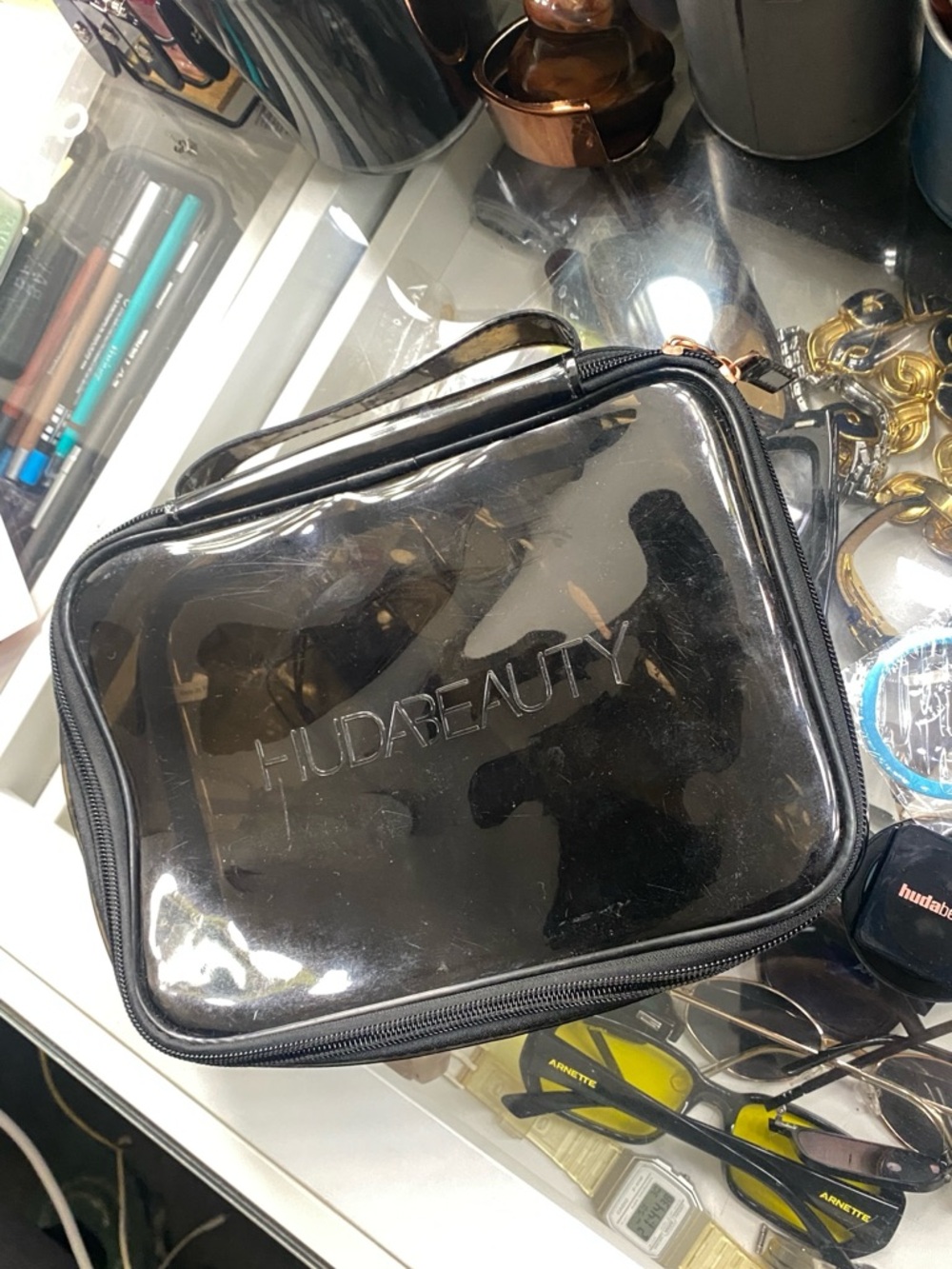 HUDA BEAUTY Clear Black Cosmetic Travel Case and pop socket pressed powder - Picture 2 of 4